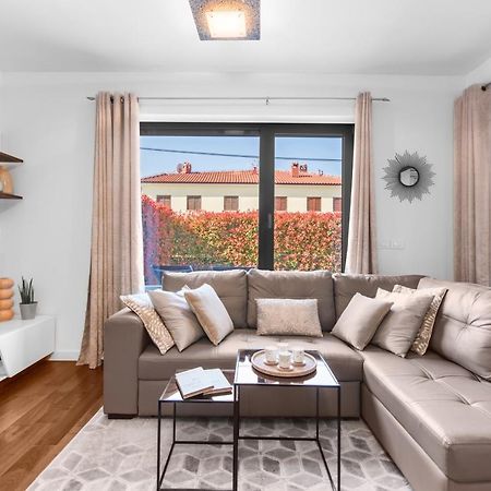 Luxury New Apartment With Private Garden Near The Beach! Poreč Dış mekan fotoğraf