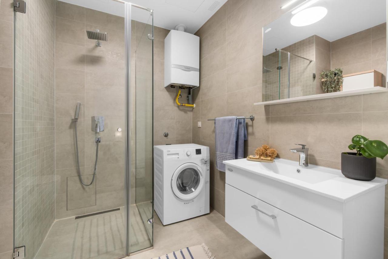 Luxury New Apartment With Private Garden Near The Beach! Poreč Dış mekan fotoğraf