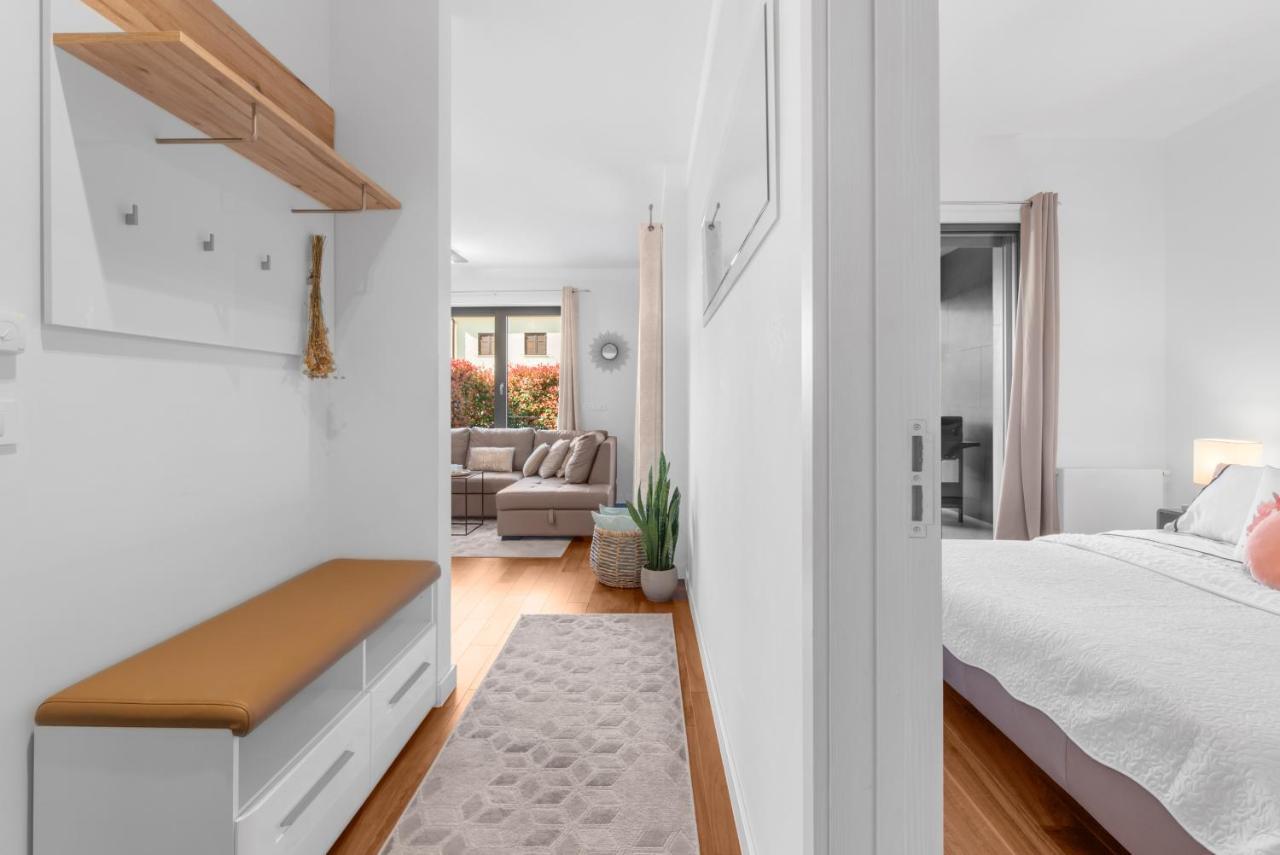 Luxury New Apartment With Private Garden Near The Beach! Poreč Dış mekan fotoğraf