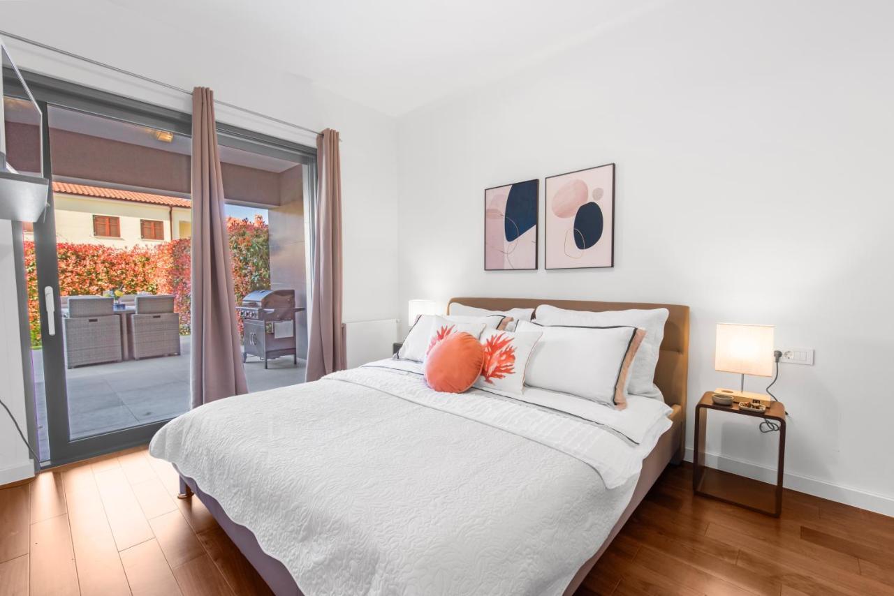 Luxury New Apartment With Private Garden Near The Beach! Poreč Dış mekan fotoğraf