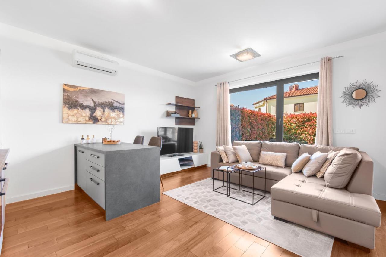 Luxury New Apartment With Private Garden Near The Beach! Poreč Dış mekan fotoğraf