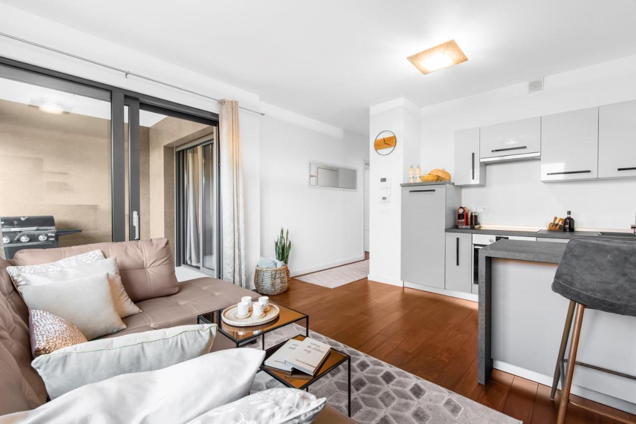 Luxury New Apartment With Private Garden Near The Beach! Poreč Dış mekan fotoğraf